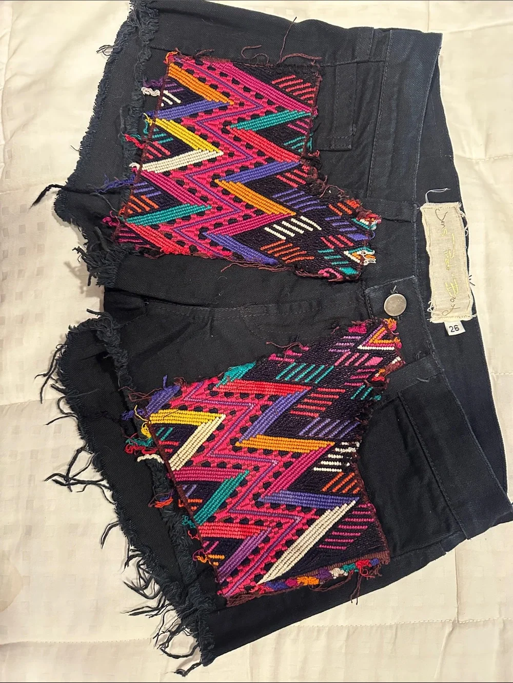Jen’s Pirate Booty Black Denim Shorts with boho Embroidery sz 26
